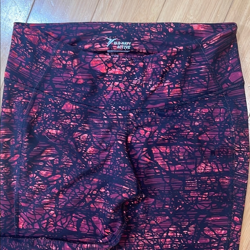 Old Navy Active 3/4 length Leggings size M - Picture 2 of 13